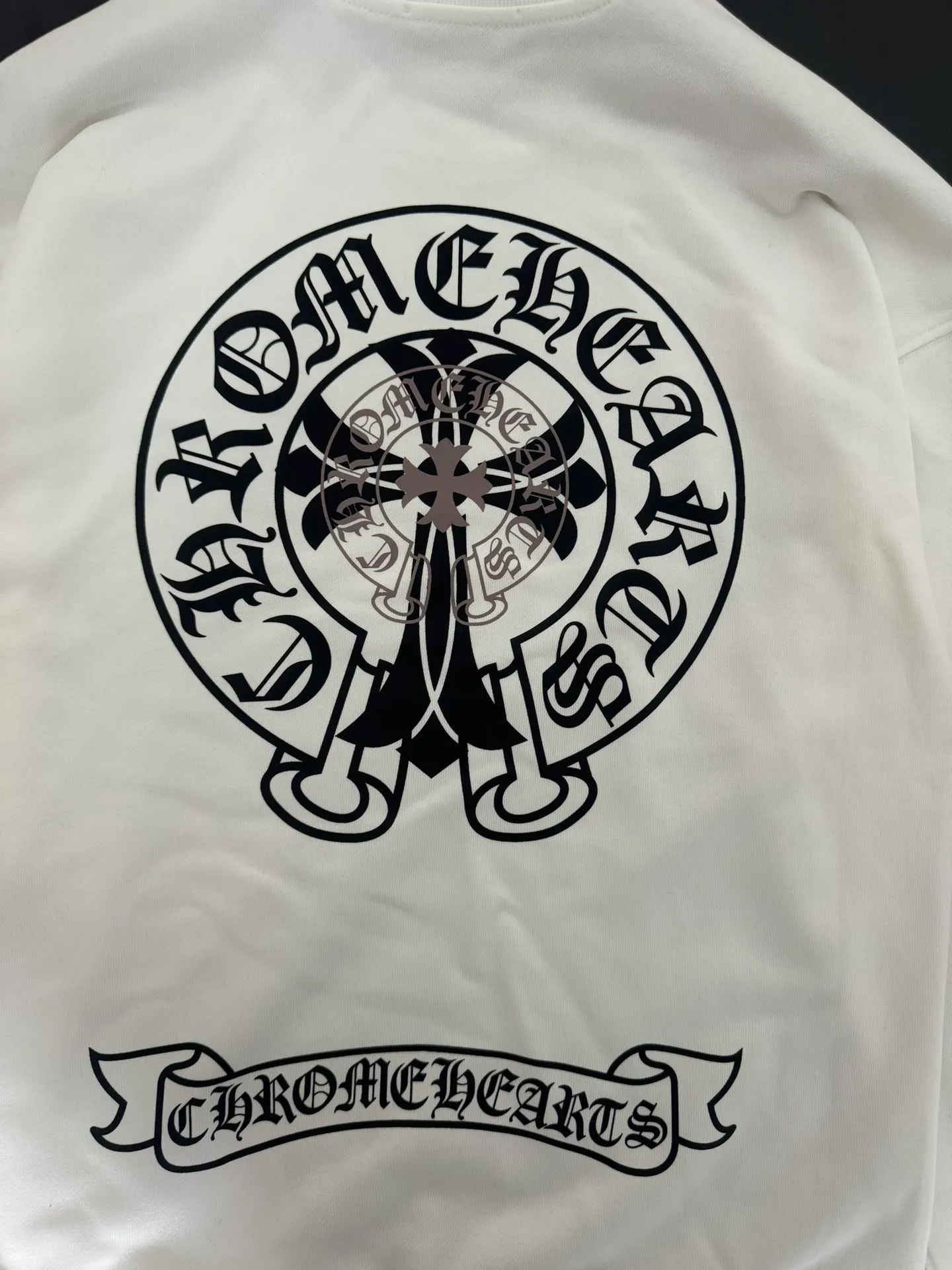 P230 Chrome Hearts*Chrome Hearts* The latest round-neck fashionable long-sleeved sweatshirt in autumn and winter, with printed logo design and 400 grams of pure cotton fabric! It is close to the skin and comfortable, durable and easy to wear. The original factory craftsmanship is meticulous. It is a must-have for casual wear. Size S M L XL XXL